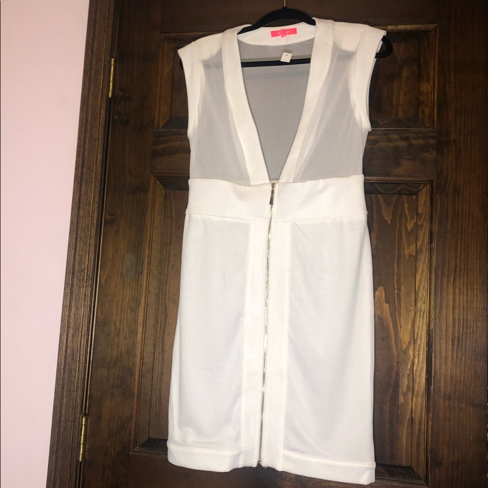 👗White Mini Dress
